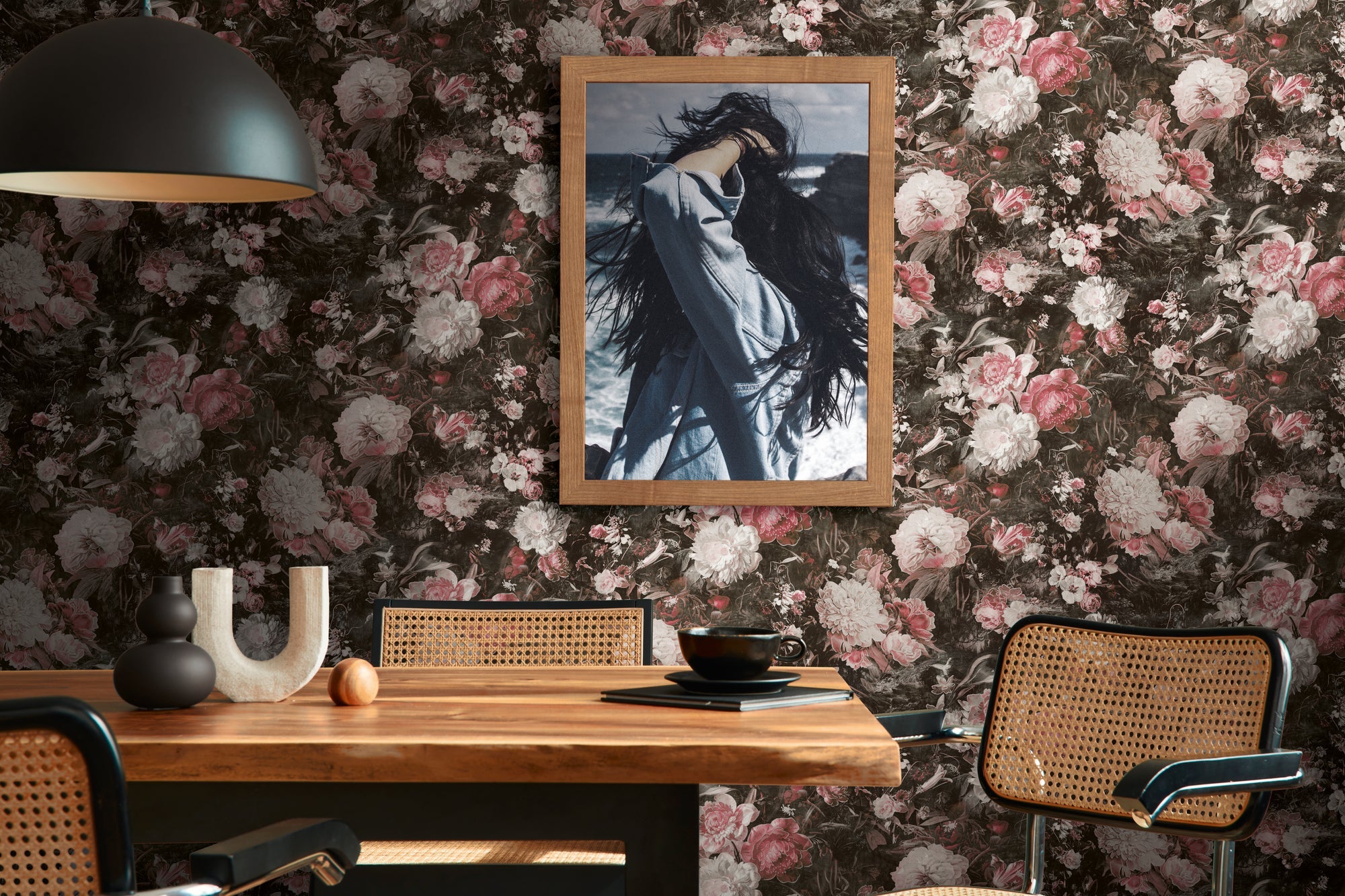 Hochwertige Vliestapete Schwarz Floral