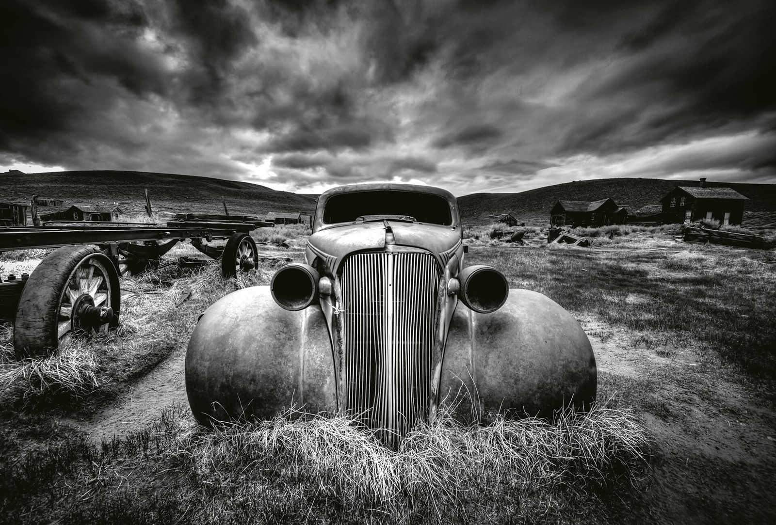 Fotomural Photo wallpaper old car with rust - black, white, grey - DD Motive 2