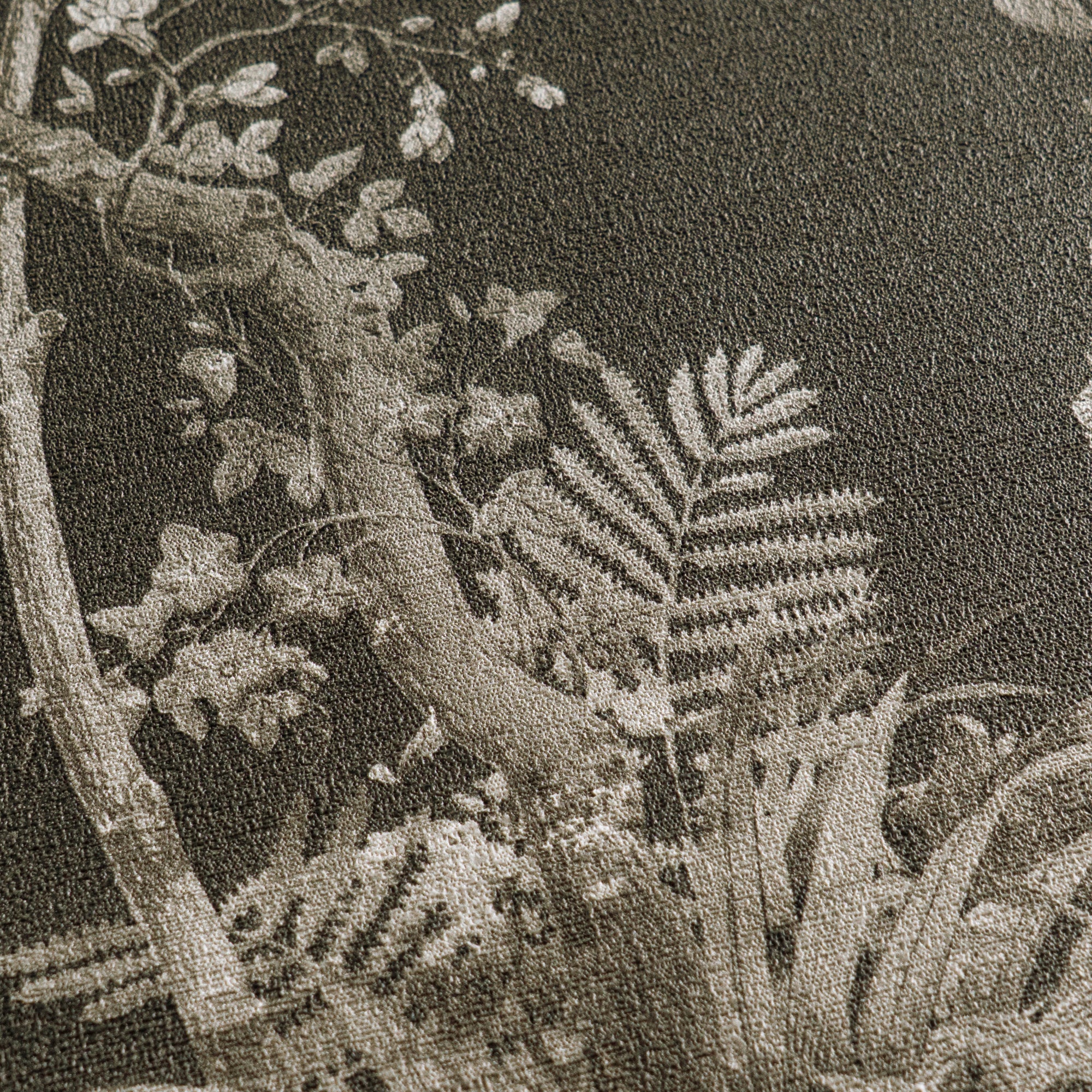 Hochwertige Vliestapete Schwarz Floral