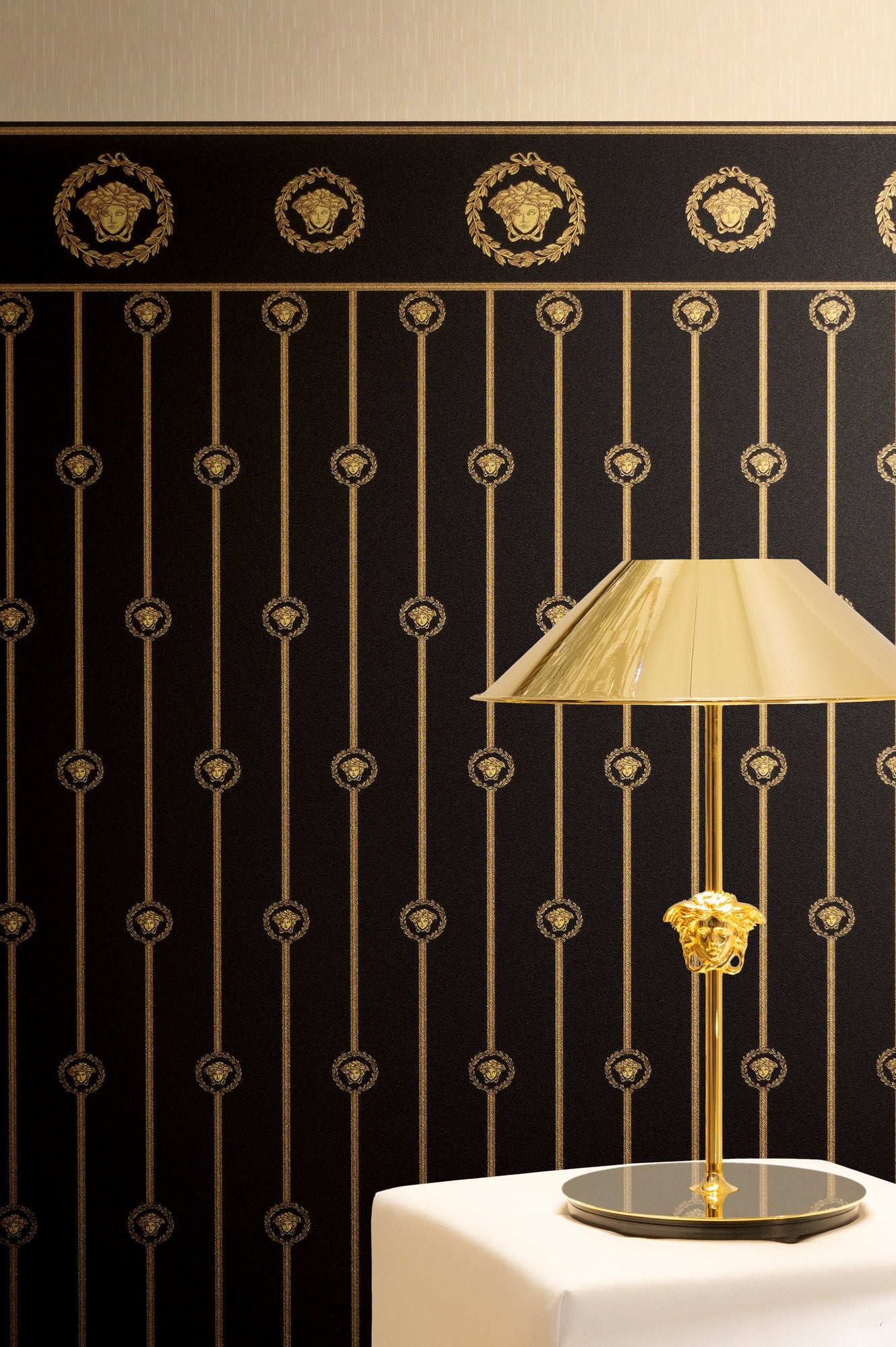 Versace 6-Vliestapete Vinyltapete Schwarz Medusakopf