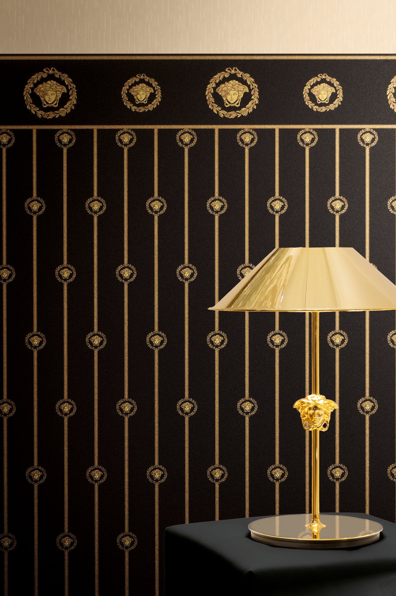 Versace 6-Vliestapete Vinyltapete Schwarz Medusakopf