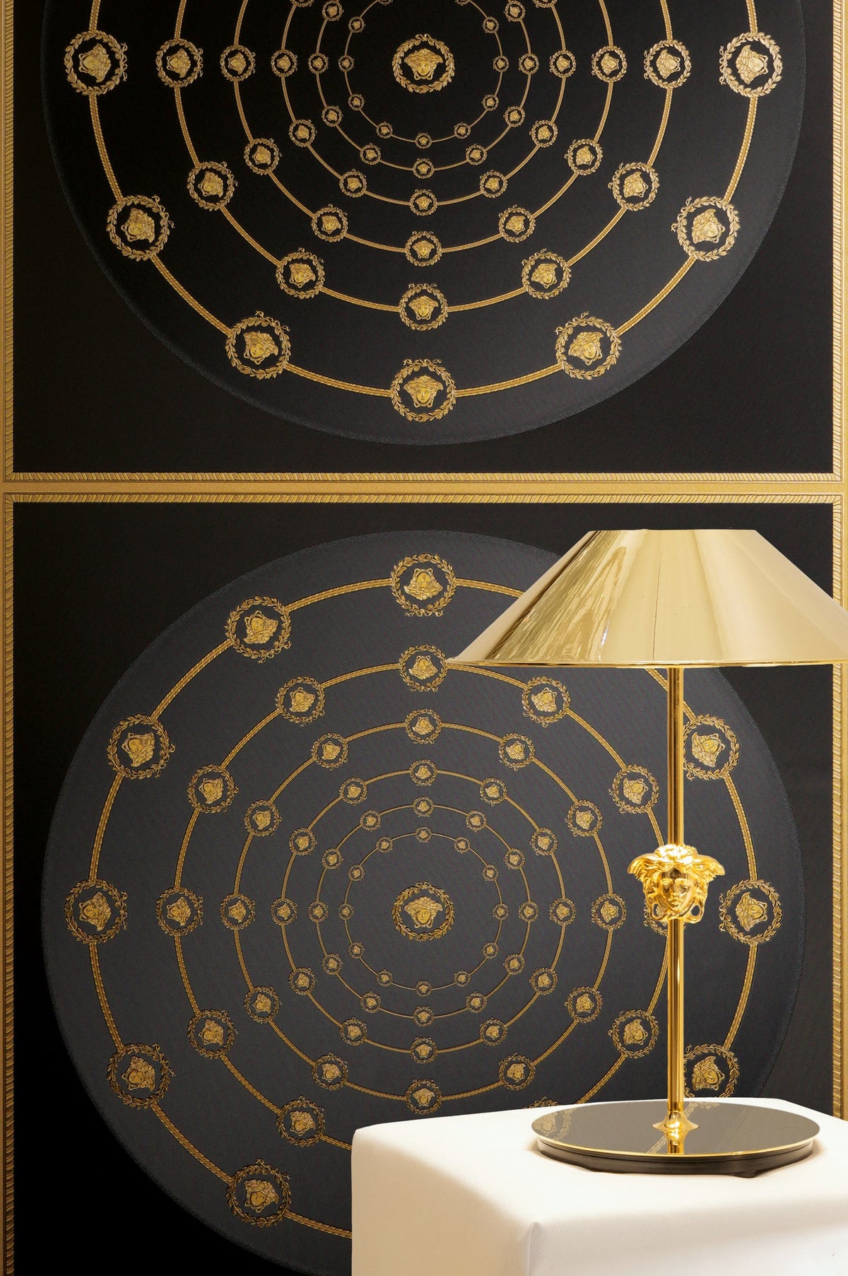 Papel pintado vinílico Versace 6 negro cabeza de Medusa emblemática - Matex - Imagen 5
